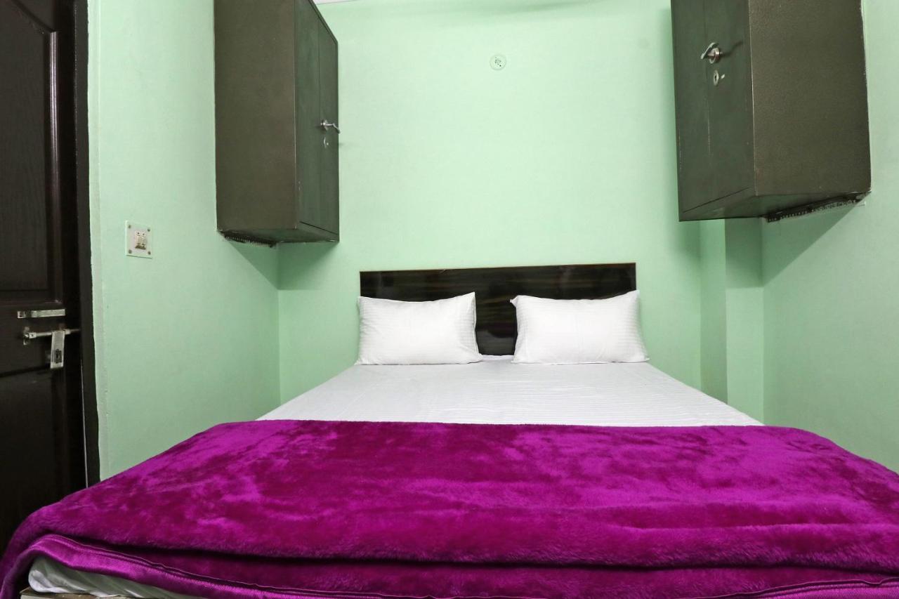 Spot On 48690 Hotel Host Агра Екстериор снимка