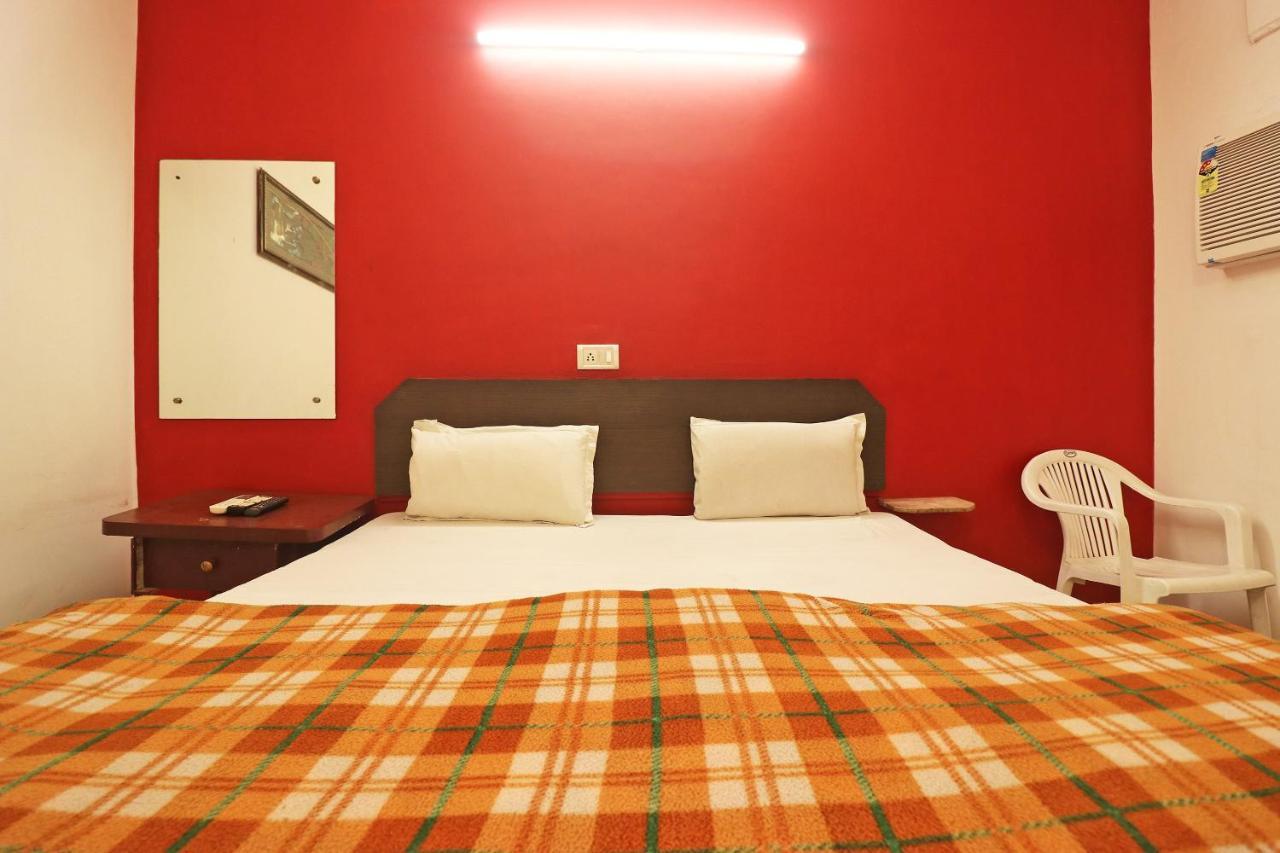 Spot On 48690 Hotel Host Агра Екстериор снимка